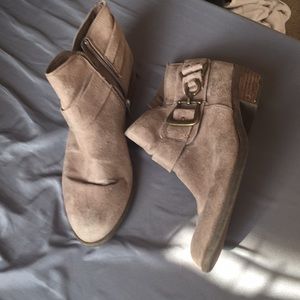 Adorable ankle boots